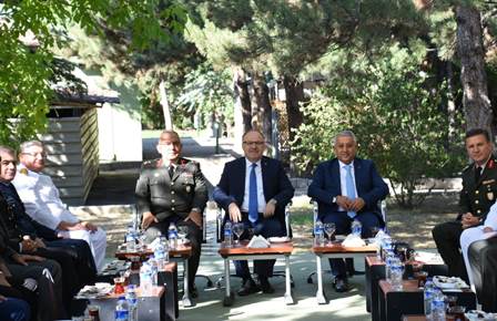 Misafir Generaller Garnizon Komutanlığını ziyaret etti