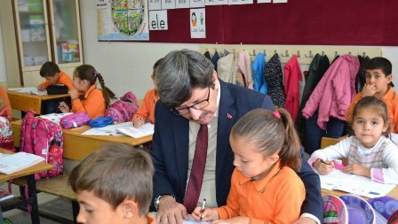 Müdür Yalçın Sadıkbey Köyündeki okulları ziyaret etti
