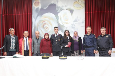 Nikâhlarını askeri üniformayla kıydırdılar