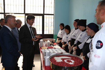 Öğrencilerden aşure günü etkinliği