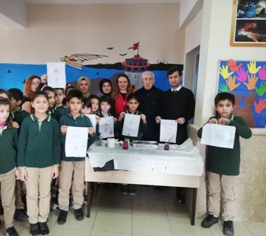 Öğrencilere ebru öğretildi