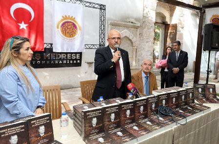 Osman Çizmeciler adlı eser Taş medresede tanıtıldı