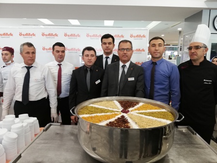 Özdilek’de aşure geleneği devam ediyor