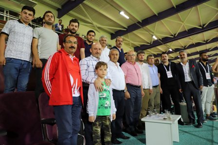 Protokol yalnız bırakmadı