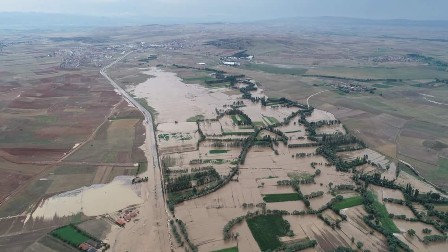 Sel felaketi hayatı felç etti