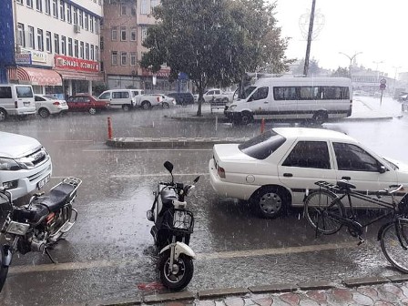 Şiddetli yağış zor anlar yaşattı