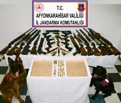 Silah kaçakçıları yakalandı