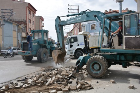 Şuhut'ta parke taşı döşeme çalışmaları