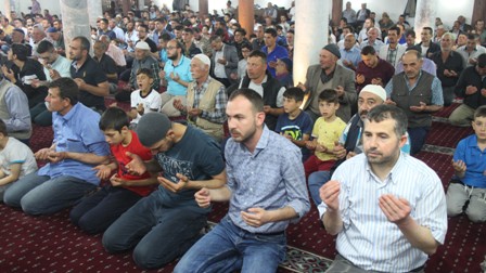 Şuhut’ta Kadir Gecesinde vatandaşlar camileri doldurdu