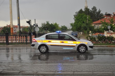 Şuhut’ta şiddetli yağış ve dolu etkili oldu