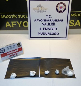 Şüpheli araçtan taş kokain maddesi çıktı