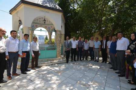 Tabduk Emre'yi mezarı başında  anıldı