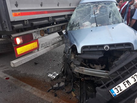 Tır 5 otomobile çarptı: 3 yaralı