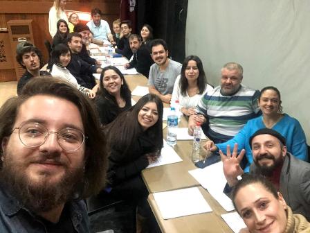 Tiyatro hastalık dinlemez