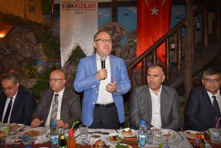 Toplum olarak aile yapısını korumamız gerekiyor