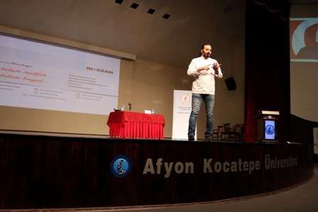 Ünlü şef Akü öğrencileri ile buluştu