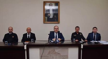 Vali  Tutulmaz Merkeze Bağlı Köy Muhtarlarını Dinledi