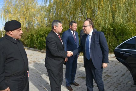 Vali Tutulmaz Çobanlar İlçesinde Muhtarlarla Toplantı Yaptı