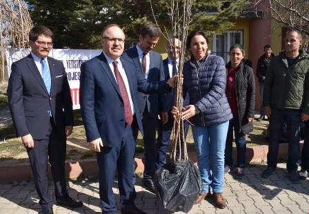 Vali Tutulmaz Fidan Dağıtım Töreni’ne Katıldı