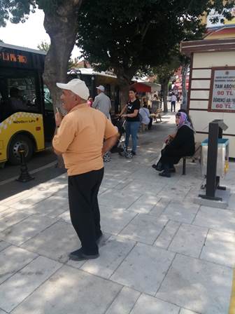 Vatandaş belediyeden kapalı durak istiyor