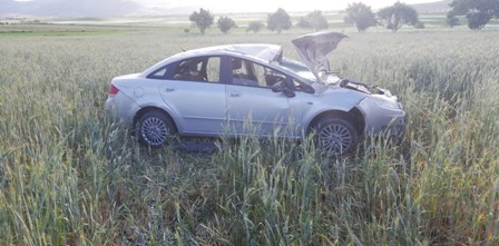 Viraja hızlı giren otomobil takla attı