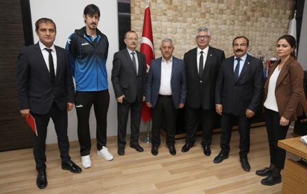 VOLEYBOL TAKIMI YÖNETİCİLERİNDEN ZİYARET