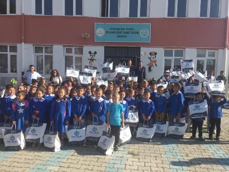 Yaylabağı Belediyesi'nden öğrencilere kırtasiye yardımı
