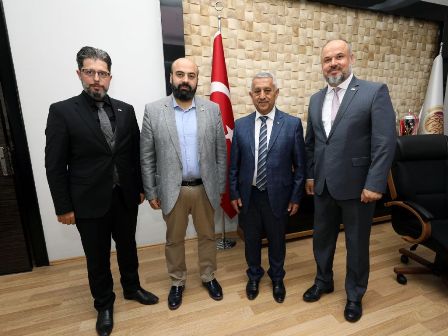 Yeşilay'dan Başkan Zeybek'e Ziyaret