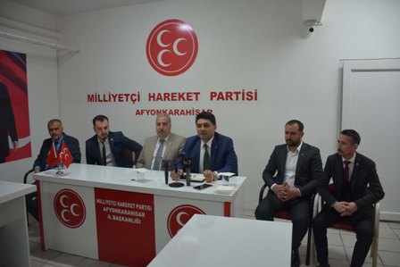 Yukarı Mahallelere Yardım dağıtılıyor