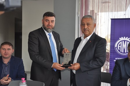 “Muhtarlarımızla beraber şehrimizi kalkındırıyoruz”