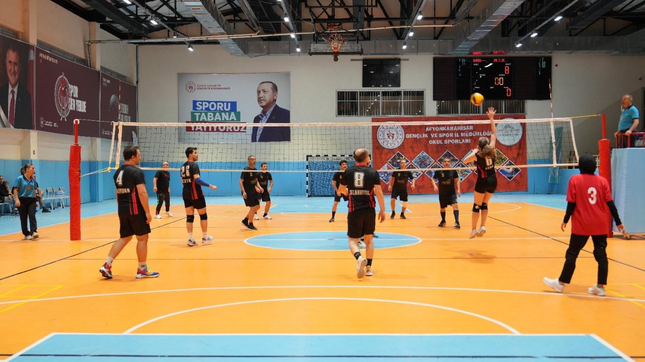 19. ATSO Spor Oyunları Voleybol Turnuvasında Final Heyecanı Devam Ediyor