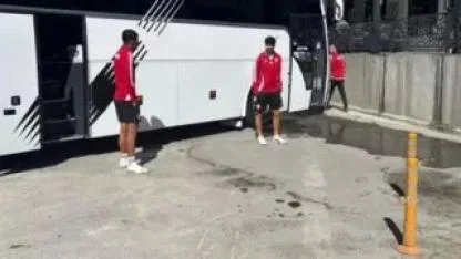 80 Yıllık Türk Kulübünün Futbolcuları Lokantada Rehin Kaldı