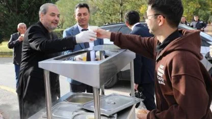 AFSÜ’de Güne Sıcak Başlangıç: Rektörden Öğrencilere Çorba İkramı!