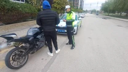 Afyon'da Motosiklet Sürücüsüne Plaka Oyununun Bedeli Ağır Oldu