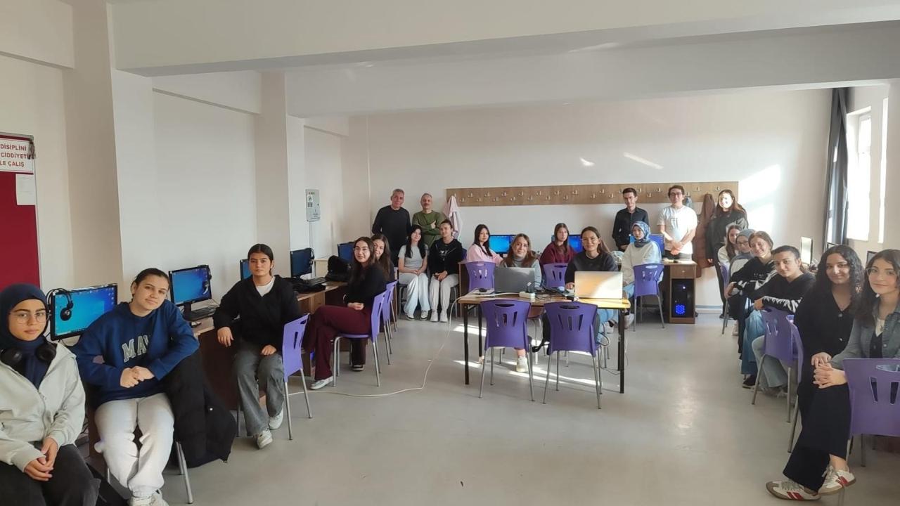 Afyonkarahisar'da Bir İlk: "Siber Tehdit İstihbaratı" Kursu Açıldı