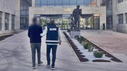 Afyonkarahisar’da Dolandırıcılık Suçundan Aranan Şahıs Yakalandı