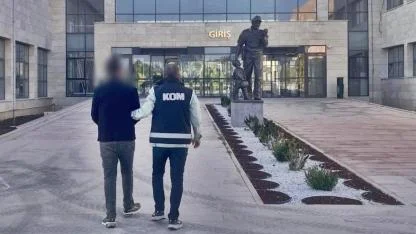 Afyonkarahisar’da Dolandırıcılık Suçundan Aranan Şahıs Yakalandı