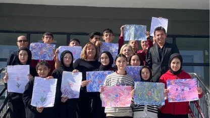 Afyonkarahisar’da Gençler Ebru Sanatıyla Buluştu