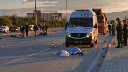 Afyonkarahisar'da Otomobille motosiklet çarpıştı: Ölü ve yaralılar var