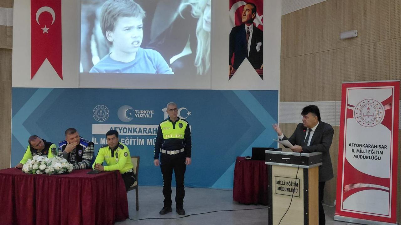 Afyonkarahisar’da Servis Şoförlerine Trafik Güvenliği Eğitimi Verildi