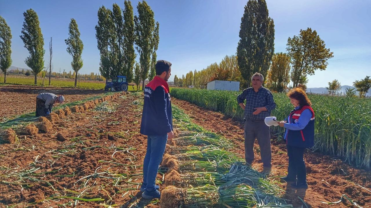 Afyonkarahisar’da Tarımda Verimlilik Atağı: Ekipler Sahada Üreticiyle Buluştu!