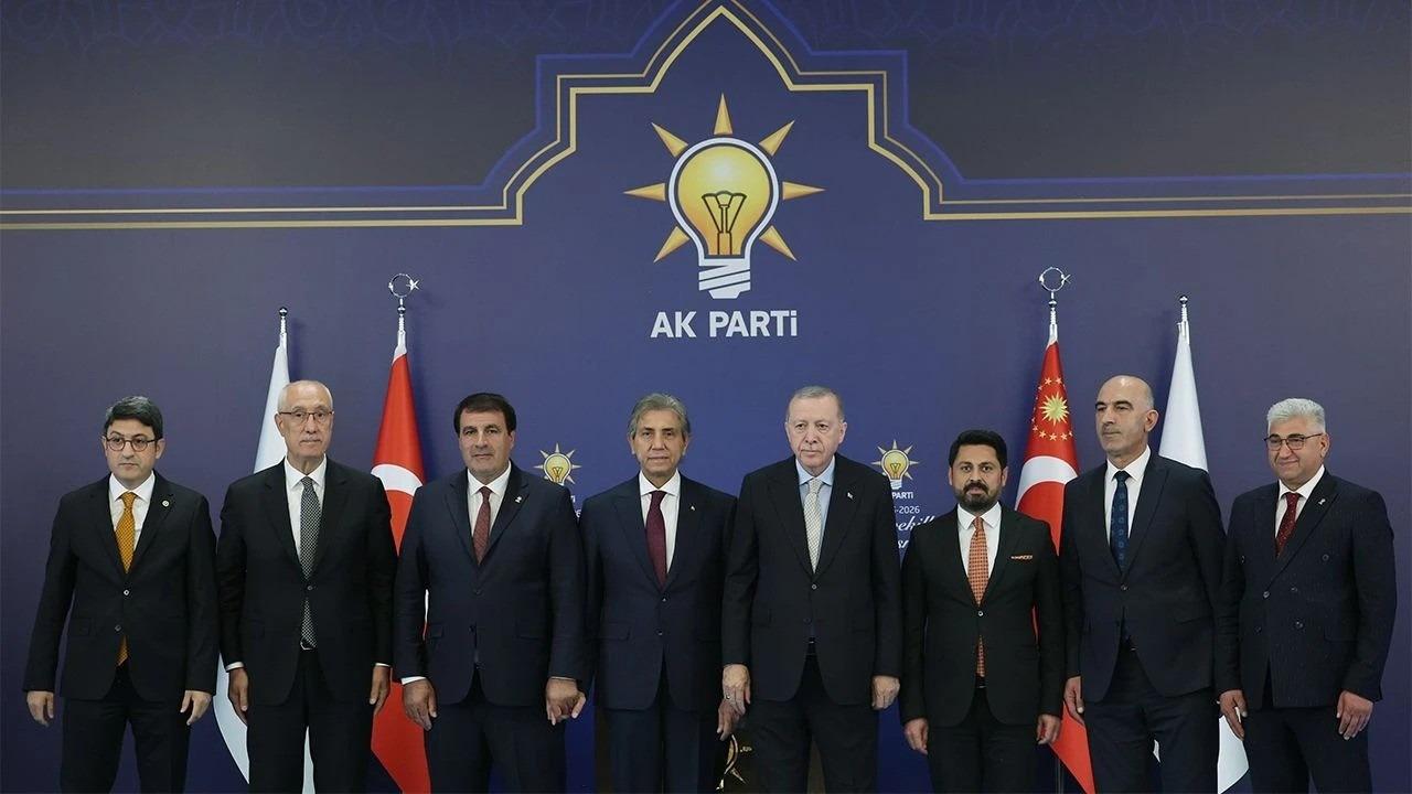 AK Parti Grup Toplantısında 7 Belediye Başkanı Partiye Katıldı