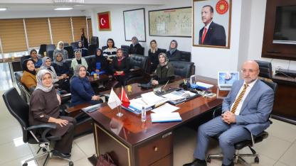 AK Parti İl Başkanı Turgay Şahin, İlçe Kadın Kolları Başkanlarını Ağırladı