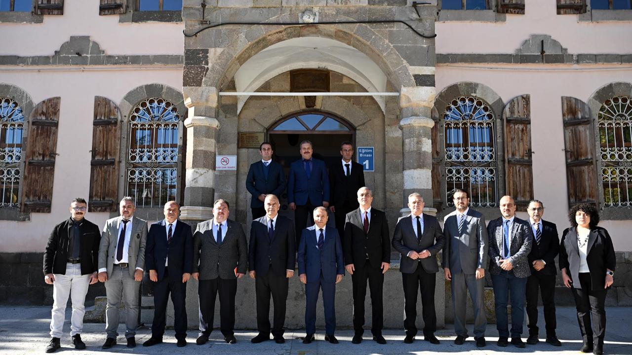 AKÜ Rektörü Mehmet Karakaş, Sinanpaşa ve Sandıklı Ziyaretlerinde Talepleri Dinledi