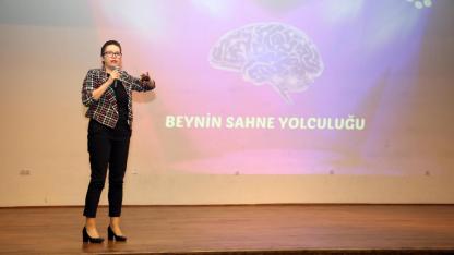 AKÜ’de “Beynin Sahne Yolculuğu” Konferansı İlgi Gördü