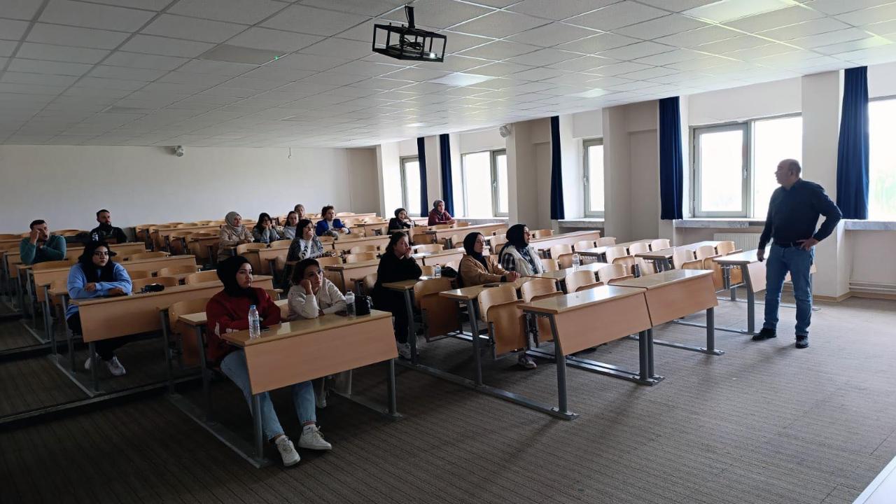AKÜSEM Mesleki Gelişim Eğitimlerini Sürdürüyor