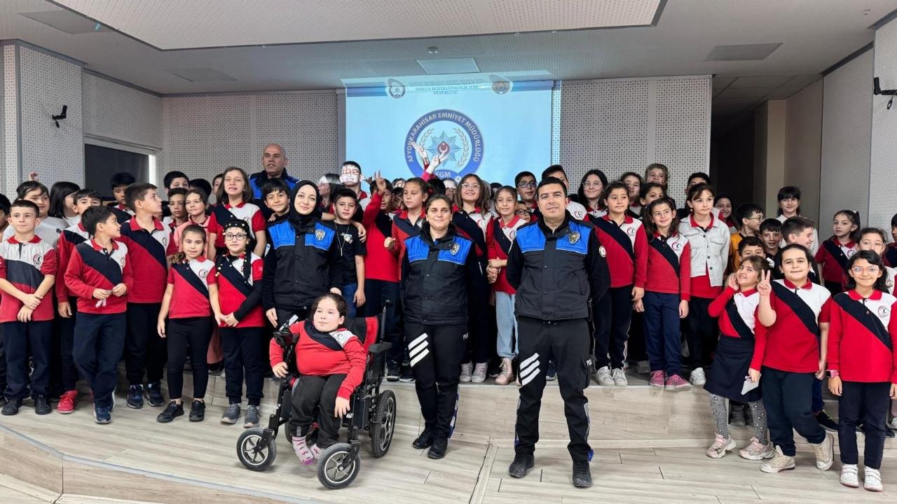 Atatürk İlkokulu Öğrencilerine Polislik Mesleği ve Güvenlik Konuları Anlatıldı