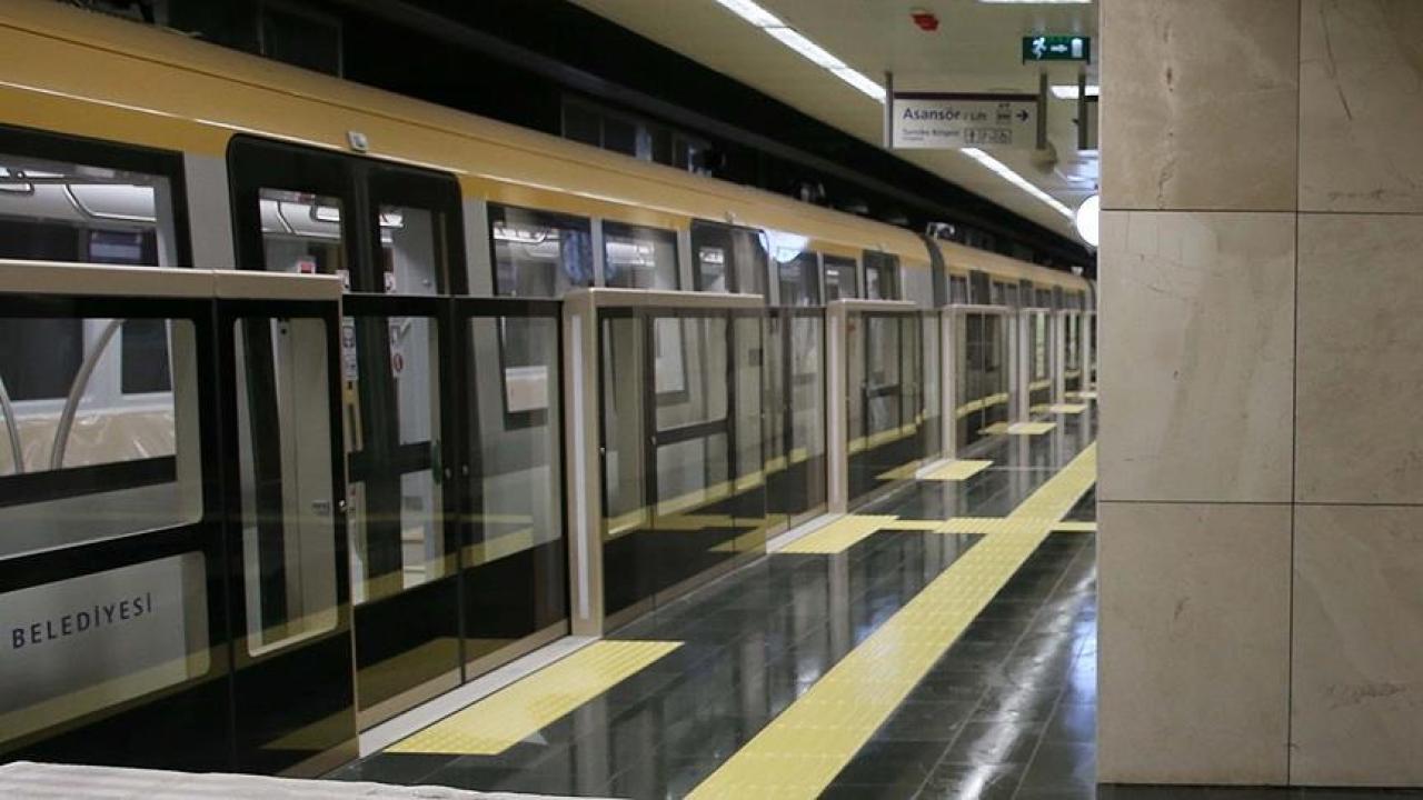 Bakırköy Metro İstasyonunda Bir Kişi Raylara Atladı!