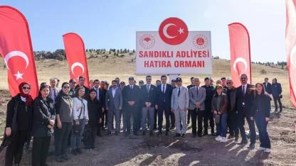 “Bir Kitap, Bir Fidan” Etkinliğiyle Sandıklı’da Geleceğe Nefes Olundu