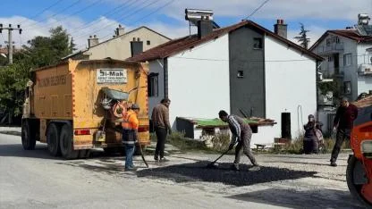 Bolvadin Belediyesi Yol Çalışmalarını Sürdürüyor